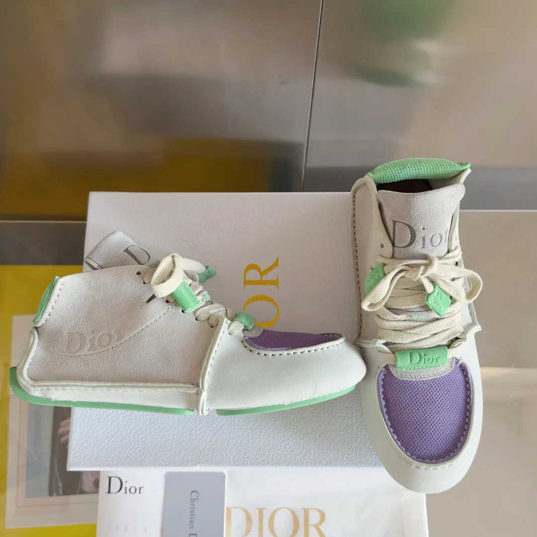 Men's shoes 💰680 Top version: Dior Roadie series catwalk couple style handmade casual sports shoes delivery counter exquisite packaging 🛍📦 ▪️Material: original custom imported first-layer cowhide ▪️Inner lining: original custom leather lining ▪️Sole: original molded anti-slip rubber material ▪️Sole thickness: 2CM ▪️Size: women's 35-40 / Men's 39-45